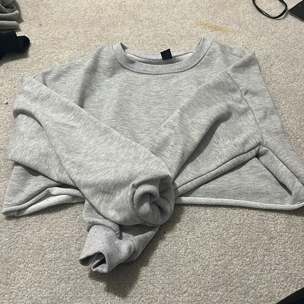 cropped grey sweatshirt